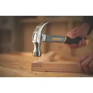 Stanley Fibreglass Claw Hammer 20oz (0.57kg) - Image 4